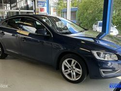 Blauw, metallic lak Gebruikt 2015 Volvo S60 Summum Sedan | € 14.950 (Eerlijke prijs)