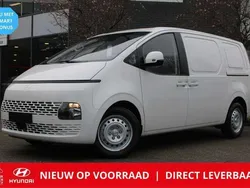 Wit Nieuw 2024 Hyundai Staria Van | € 27.900