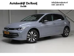 Grijs Gebruikt 2024 VW Golf VIII Life Hatchback | € 29.950 (Eerlijke prijs)