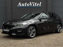 Zwart Gebruikt 2022 BMW 118 Sport Line Hatchback | € 22.445 (Goede deal)