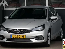 Grijs Gebruikt 2020 Opel Astra Business Hatchback | € 13.950 (Eerlijke prijs)