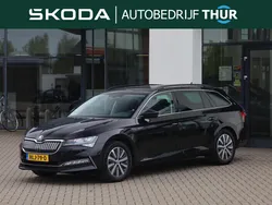 Zwart, metallic lak Gebruikt 2023 Skoda Superb Ambition Stationwagen | € 30.950 (Super prijs)