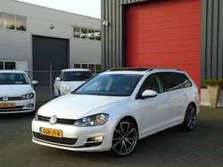 Wit, metallic lak Gebruikt 2016 VW Golf VII Stationwagen | € 15.999 (Iets duurder)