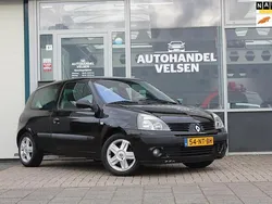 Zwart Gebruikt 2004 Renault Clio II Dynamique Hatchback | € 1.750 (Eerlijke prijs)