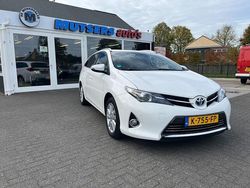 Wit Gebruikt 2013 Toyota Auris Executive Stationwagen | € 12.750 (Eerlijke prijs)