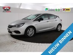 Zilver, metallic lak Gebruikt 2021 Opel Astra Business Edition Hatchback | € 14.495 (Goede deal)