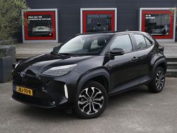 Zwart Gebruikt 2024 Toyota Yaris Hybrid SUV | € 28.900 (Eerlijke prijs)