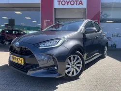 Grijs Gebruikt 2024 Toyota Yaris Hatchback | € 23.595 (Eerlijke prijs)
