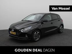 Phantom black (x5b) Gebruikt 2023 Hyundai i20 Comfort Hatchback | € 21.240 (Eerlijke prijs)