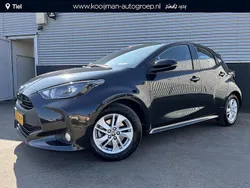 Zwart Gebruikt 2024 Toyota Yaris Hybrid Active Hatchback | € 23.900 (Eerlijke prijs)