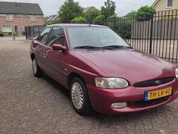 Rood Gebruikt 1998 Ford Escort Coupé | € 2.250