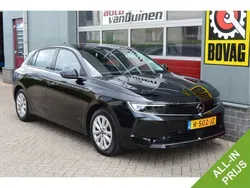 Zwart Gebruikt 2022 Opel Astra Edition Hatchback | € 16.225 (Eerlijke prijs)