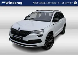 Wit, metallic lak Gebruikt 2022 Skoda Karoq SportLine SUV | € 31.950 (Eerlijke prijs)