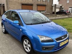 Blauw Gebruikt 2006 Ford Focus Titanium Sedan | € 1.900 (Goede deal)