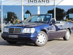 Blauw Gebruikt 1996 Mercedes E220 Cabriolet | € 49.900