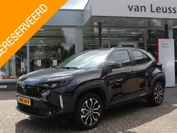 Zwart Gebruikt 2024 Toyota Yaris Cross Style SUV | € 29.490 (Eerlijke prijs)