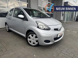 Zilver Gebruikt 2009 Toyota Aygo Cool Hatchback | € 2.750 (Eerlijke prijs)
