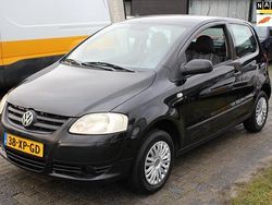 Zwart (metallic) Gebruikt 2009 VW Fox Black Edition Hatchback | € 950 (Eerlijke prijs)