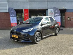 Zwart Gebruikt 2020 Toyota Yaris Hybrid Executive Hatchback | € 22.289 (Eerlijke prijs)