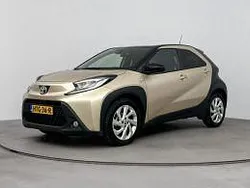 Bruin Gebruikt 2022 Toyota Aygo Premium Hatchback | € 21.200 (Eerlijke prijs)