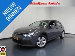 Grijs, metallic lak Gebruikt 2021 VW Golf VIII Business Hatchback | € 19.745 (Goede deal)