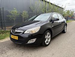 Zwart Gebruikt 2013 Opel Astra Selection Hatchback | € 4.450 (Eerlijke prijs)