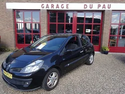 Zwart, metallic lak Gebruikt 2006 Renault Clio II Hatchback | € 1.950 (Duur)