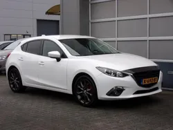 Wit Gebruikt 2015 Mazda 3 Hatchback | € 11.750 (Eerlijke prijs)