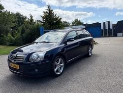 Blauw Gebruikt 2007 Toyota Avensis Executive Stationwagen | € 1.950 (Eerlijke prijs)