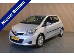 Grijs Gebruikt 2013 Toyota Yaris Hatchback | € 12.950 (Eerlijke prijs)