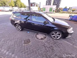 Zwart Gebruikt 2013 VW Passat R-line BlueMotion Stationwagen | € 5.899 (Goede deal)