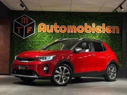 Rood, metallic lak Gebruikt 2018 Kia Stonic Platinum SUV | € 15.699 (Eerlijke prijs)
