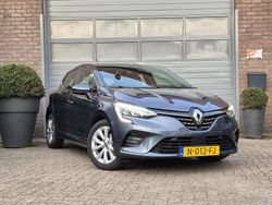 Grijs Gebruikt 2021 Renault Clio V Intens Hatchback | € 15.800 (Eerlijke prijs)