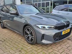 Grijs Gebruikt 2023 BMW 318 Executive Stationwagen | € 39.950 (Eerlijke prijs)