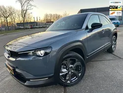 Grijs, metallic lak Gebruikt 2021 Mazda MX30 Comfort SUV | € 17.440 (Eerlijke prijs)