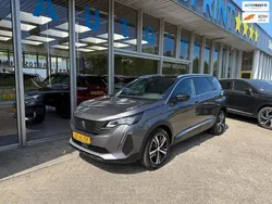 Grijs, metallic lak Gebruikt 2023 Peugeot 5008 GT-line MPV | € 31.999 (Eerlijke prijs)