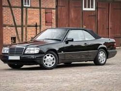Zwart Gebruikt 1996 Mercedes E220 Cabriolet | € 18.900