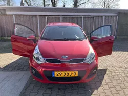 Rood Gebruikt 2012 Kia Rio Plus MPV | € 4.000 (Eerlijke prijs)