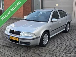 Grijs Gebruikt 2003 Skoda Octavia Hatchback | € 2.295