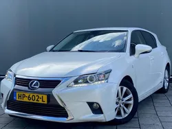 Wit Gebruikt 2015 Lexus CT200h Hatchback | € 13.899 (Eerlijke prijs)