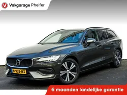 Grijs, metallic lak Gebruikt 2021 Volvo V60 Momentum Stationwagen | € 22.940 (Super prijs)