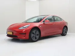 Rood Gebruikt 2020 Tesla Model 3 Standard Range Sedan | € 18.999 (Goede deal)