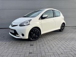 Wit Gebruikt 2014 Toyota Aygo Hatchback | € 3.999 (Eerlijke prijs)