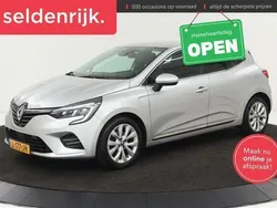 Grijs, metallic lak Gebruikt 2021 Renault Clio V Intens Hatchback | € 11.400 (Goede deal)