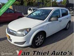 Wit Gebruikt 2009 Opel Astra Selection Hatchback | € 1.945 (Eerlijke prijs)