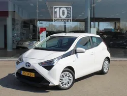 Wit Gebruikt 2018 Toyota Aygo X-play Hatchback | € 14.300 (Eerlijke prijs)