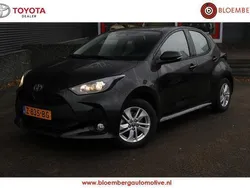 Zwart Gebruikt 2024 Toyota Yaris Active Hatchback | € 24.450 (Eerlijke prijs)