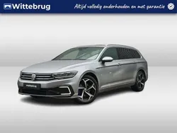 Zilver, metallic lak Gebruikt 2020 VW Passat Business Stationwagen | € 25.950 (Eerlijke prijs)