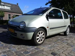 Geel Gebruikt 2001 Renault Twingo Initiale Hatchback | € 995 (Goede deal)