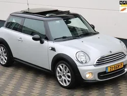 Wit, metallic lak Gebruikt 2011 Mini Cooper Business Hatchback | € 6.945 (Eerlijke prijs)